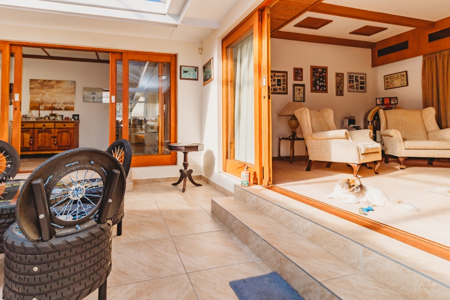 5 Bedroom Property for Sale in Heatherlands Western Cape